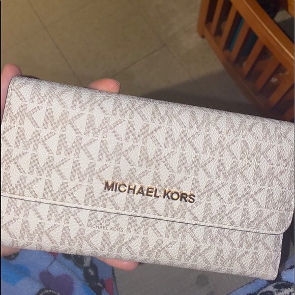 Michael Kors Wallet - Picture 1 of 3